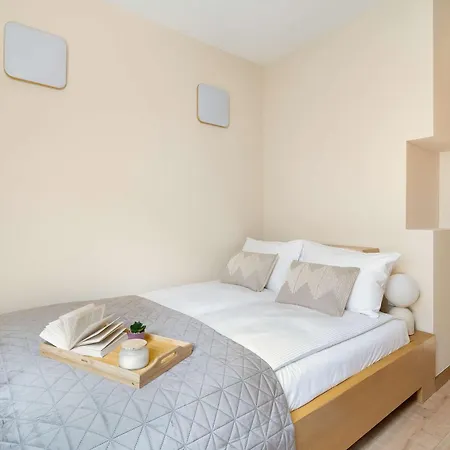아파트 Functional & Modern With Parking And Balcony By Renters 포즈난