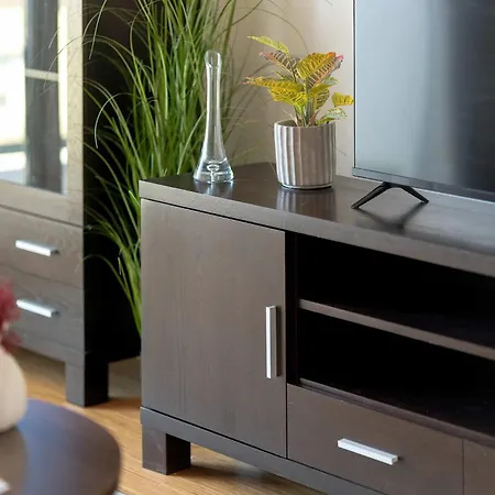 Functional & Modern With Parking And Balcony By Renters