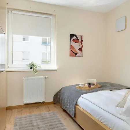 Functional & Modern With Parking And Balcony By Renters * 포즈난