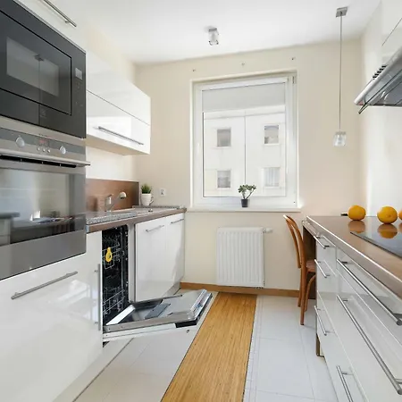 Functional & Modern With Parking And Balcony By Renters * 포즈난