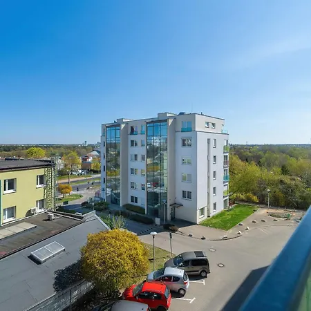 Functional & Modern With Parking And Balcony By Renters * 포즈난
