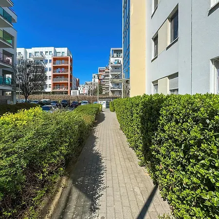 Functional & Modern With Parking And Balcony By Renters * 포즈난